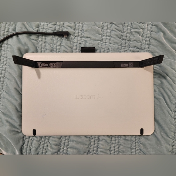 Wacom One Drawing Tablet, 13.3" Screen - Picture 5 of 10